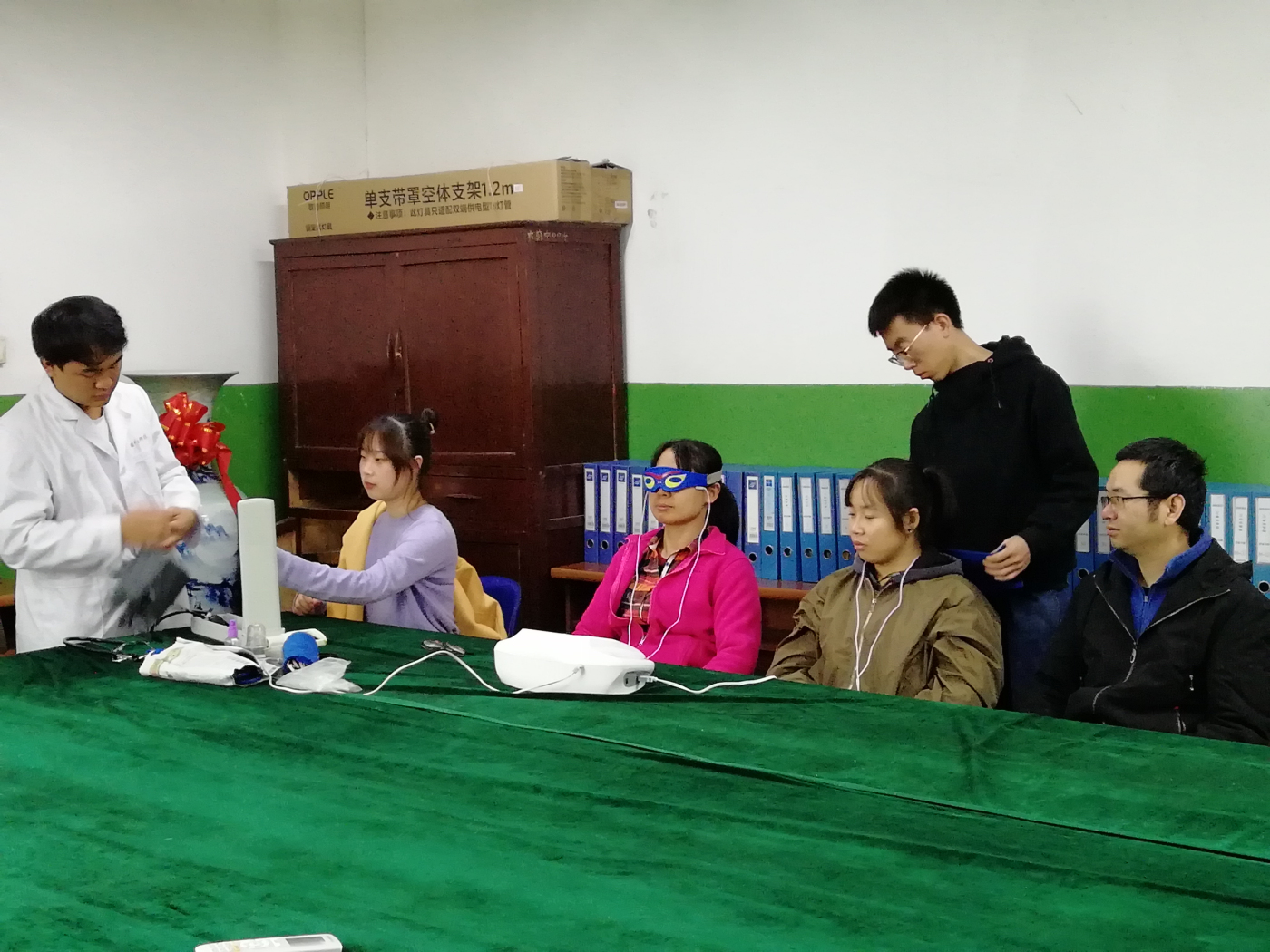 工会聘请中医为员工进行中医诊疗(图2)